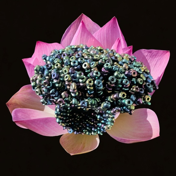 ๐ Iridescent Beaded Cluster Statement Ring ๐ - Picture 2 of 3